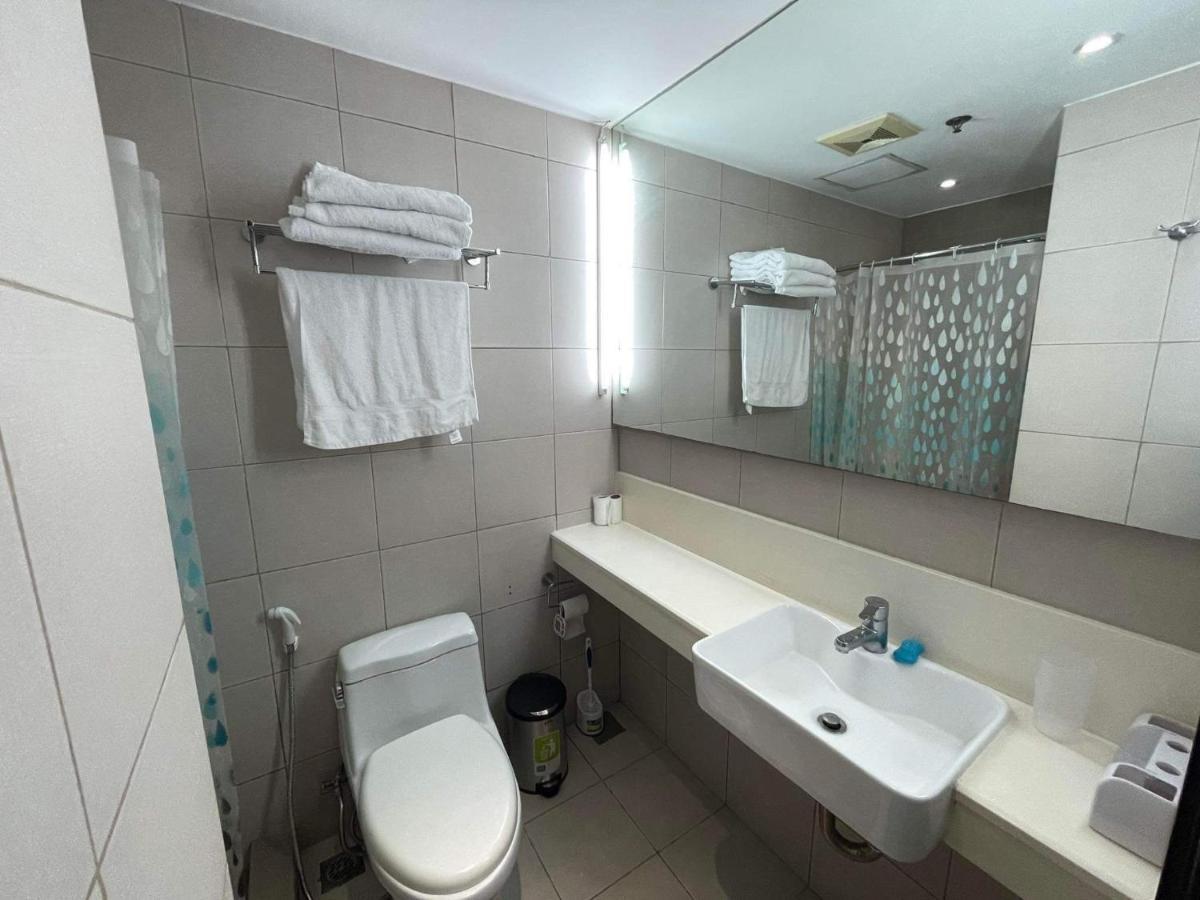 2 Bedroom Portovita Tower 12-A Manila Ngoại thất bức ảnh